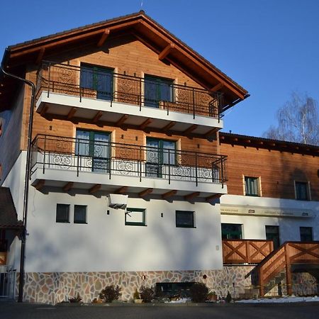 Tri Kopy*** - Penzion, Restauracia A Pizza Smrečany Esterno foto