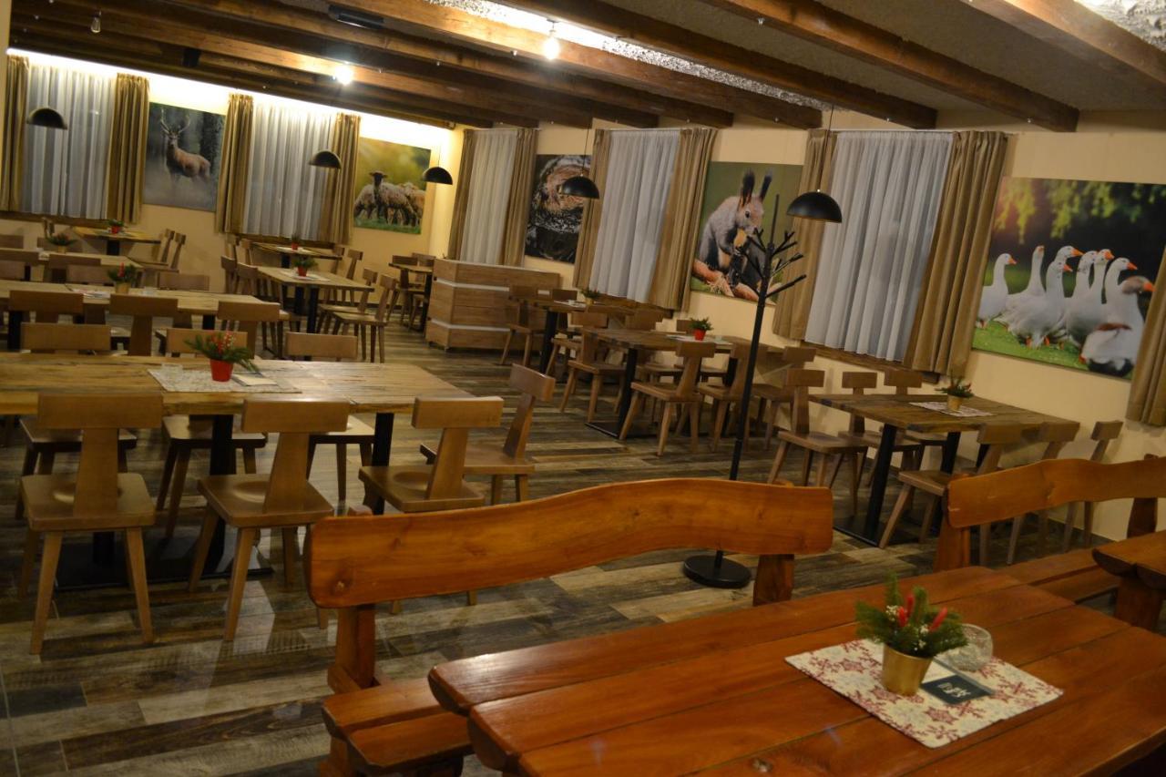 Tri Kopy*** - Penzion, Restauracia A Pizza Smrečany Esterno foto